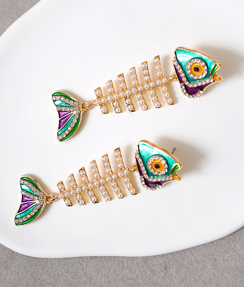 Stone and pearl fish pierce