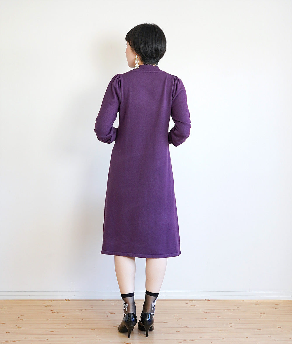 Point sleeve knit dress with belt