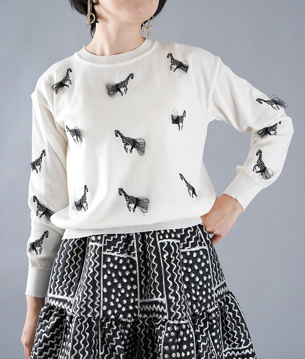 【SALE】Funny knit with zebra embroidery