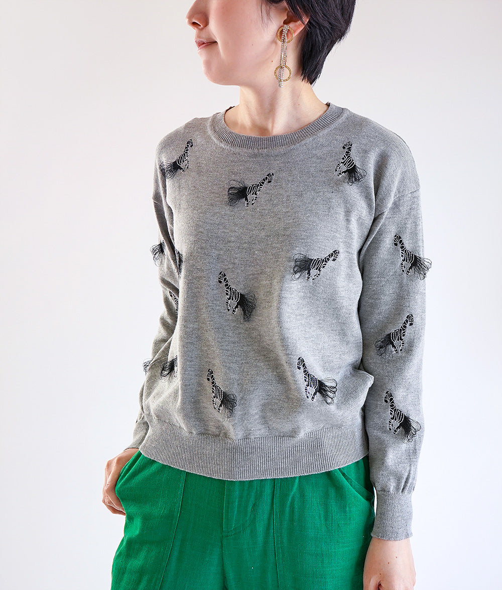 【SALE】Funny knit with zebra embroidery