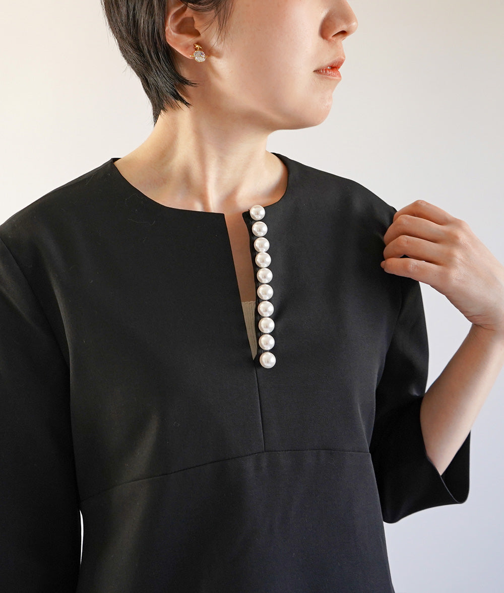 Feminine formal blouse with pearls