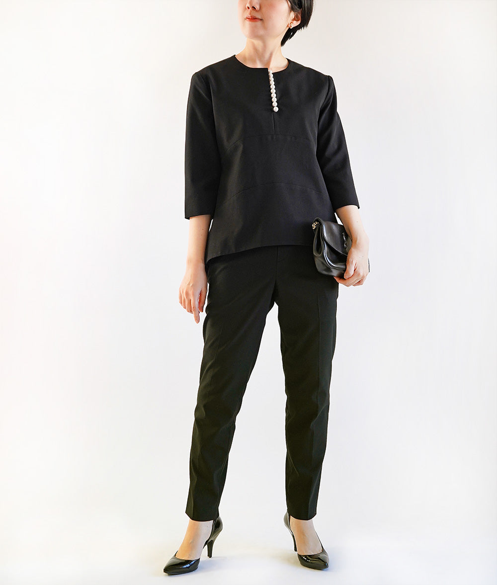 Feminine formal blouse with pearls