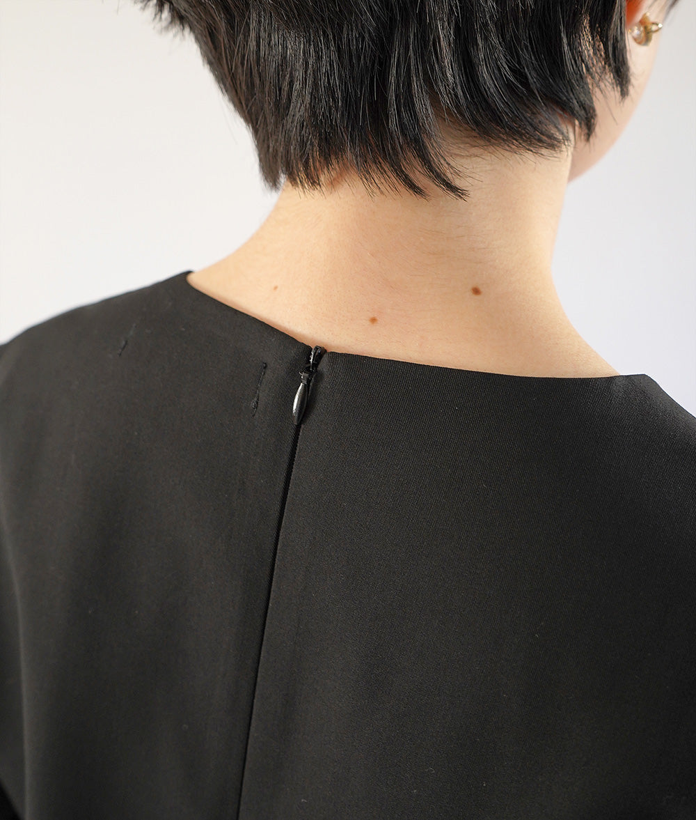 Feminine formal blouse with pearls