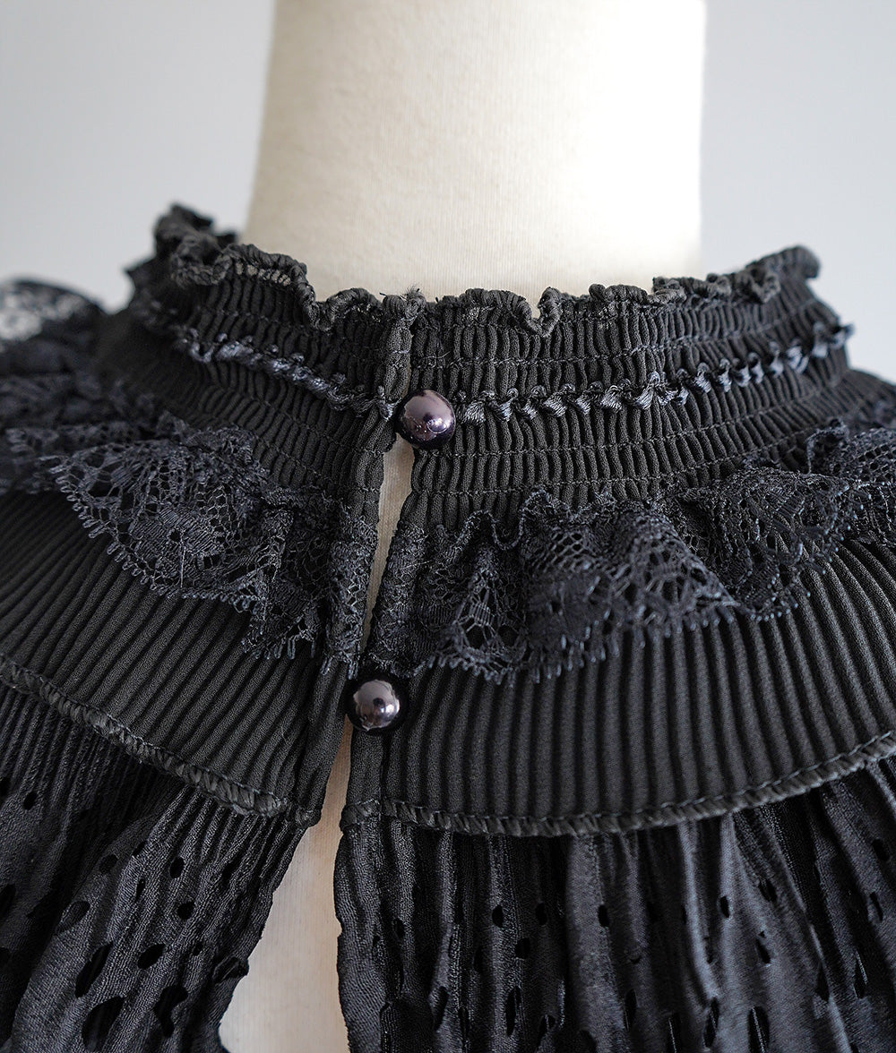 Gothic cutwork lace collar