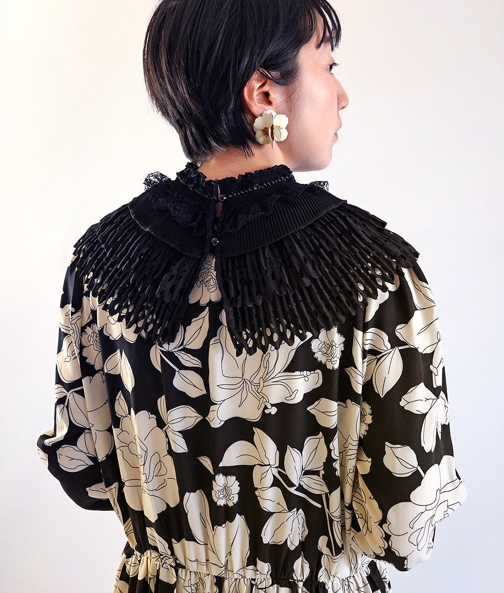 Gothic cutwork lace collar