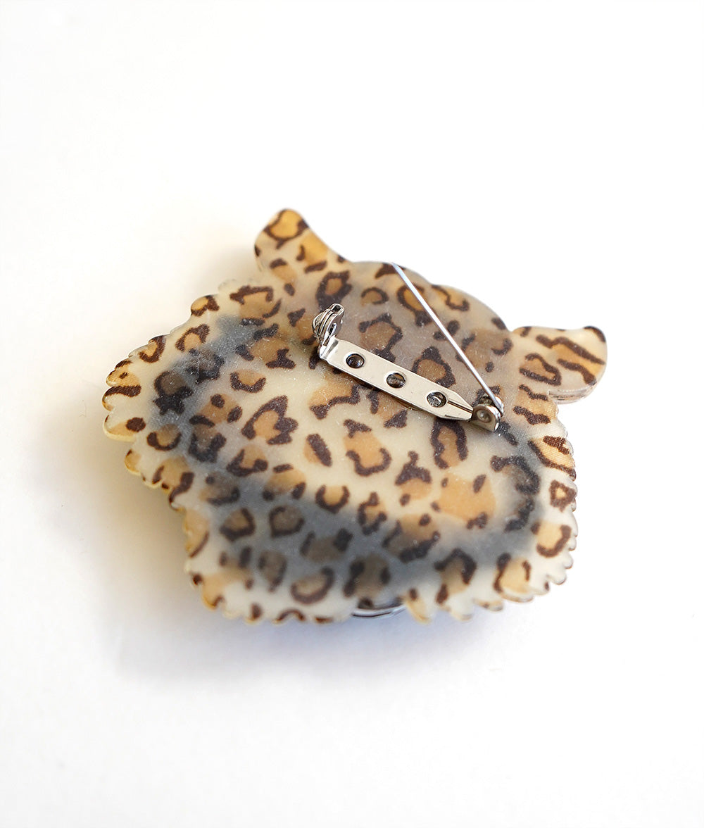 Brooch with tiger motif