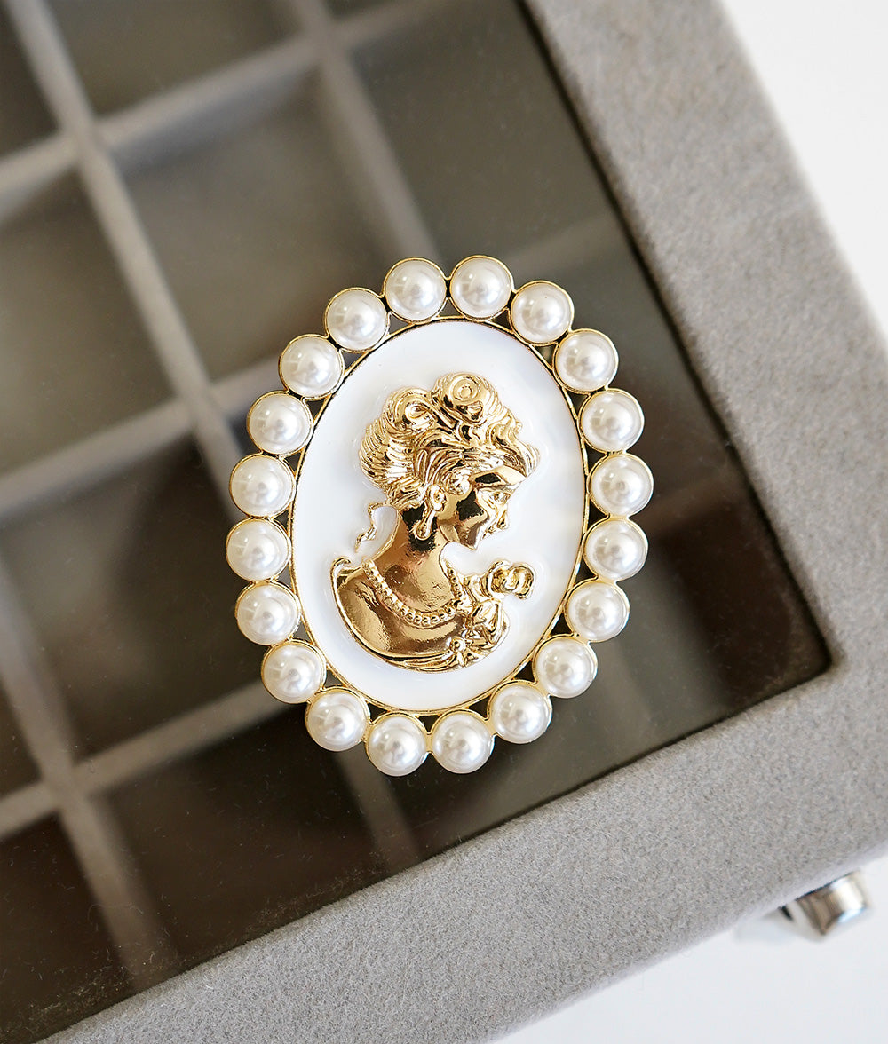 Cameo style pearl brooch