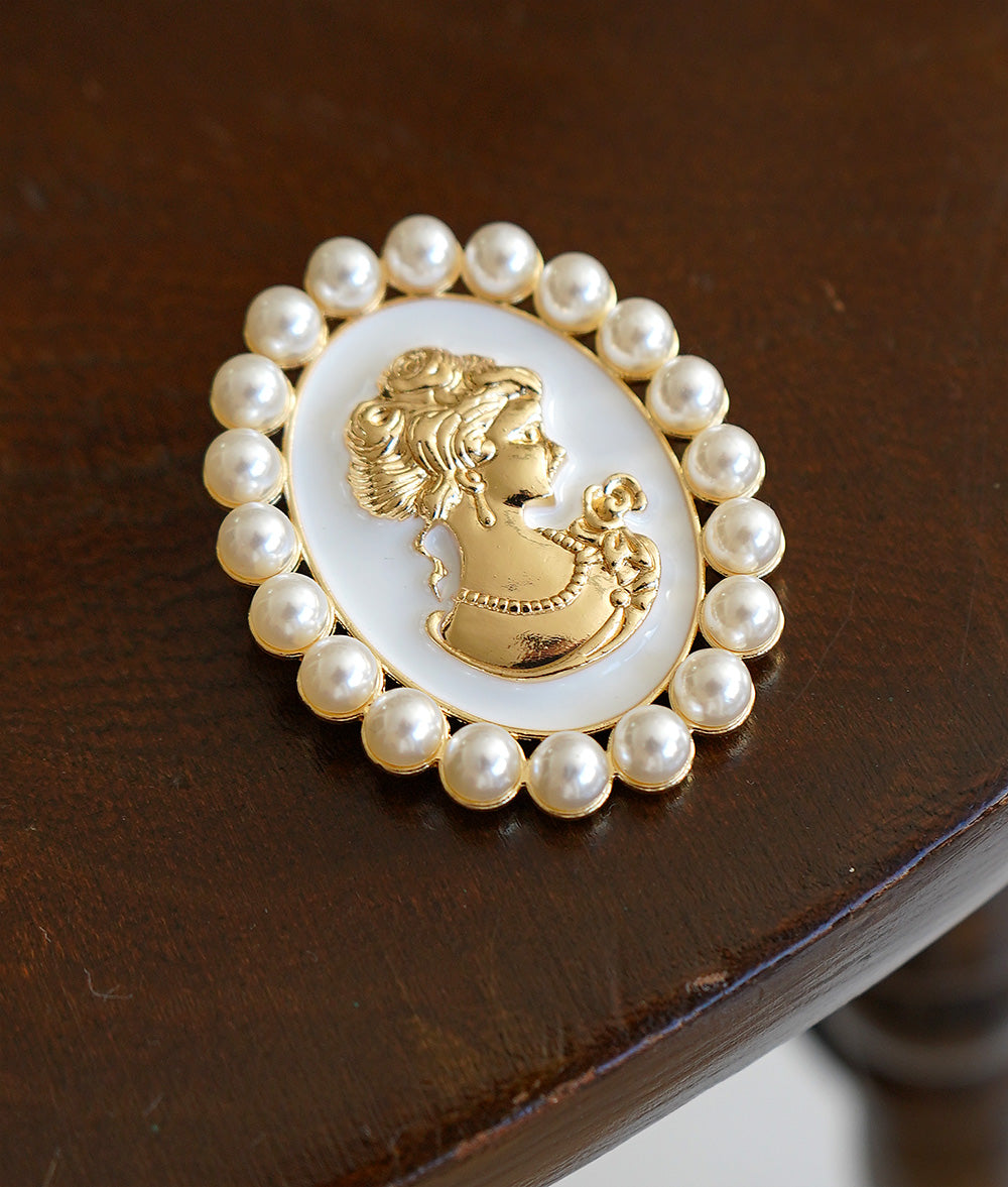 Cameo style pearl brooch
