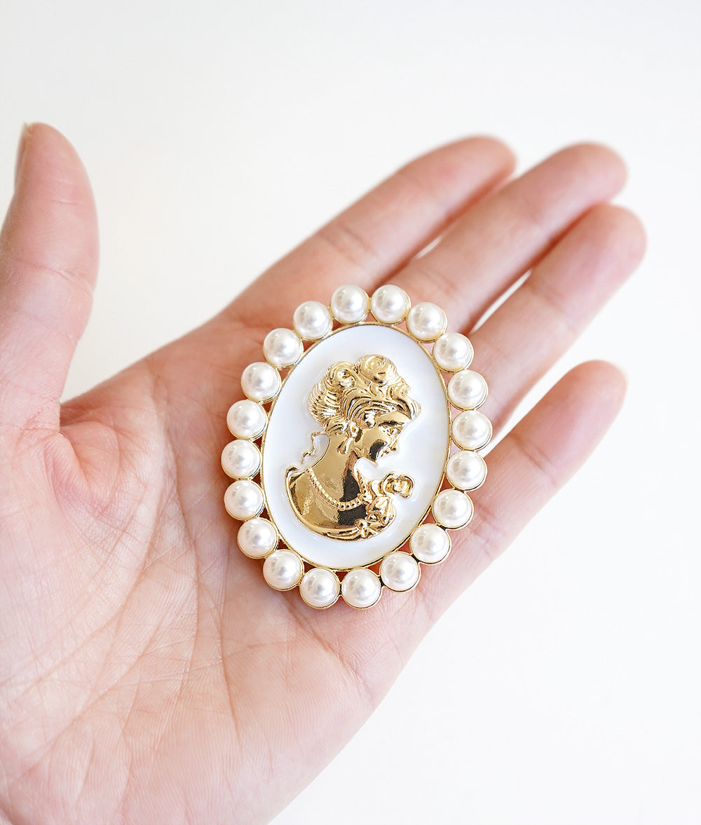 Cameo style pearl brooch