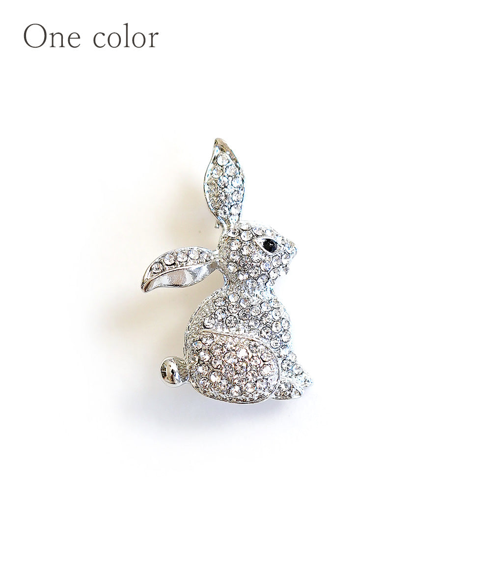 Rabbit brooch modeled with stone