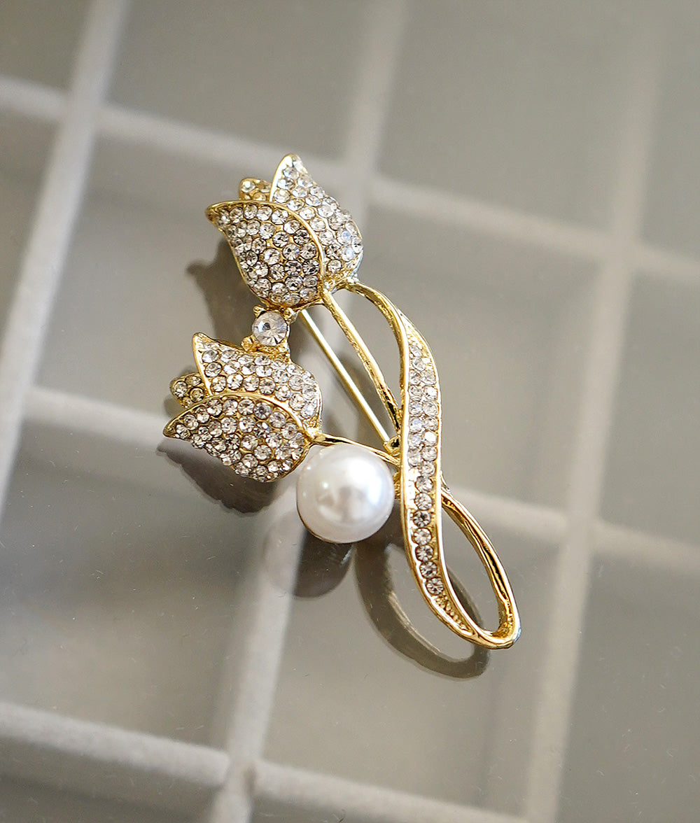 Brooch with pretty tulips