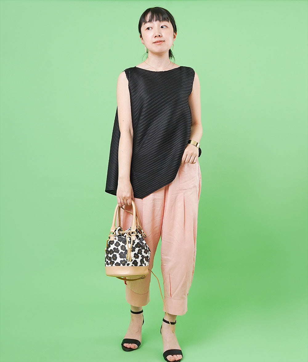 【SALE】Sleeveless ashes tops with satin pleats