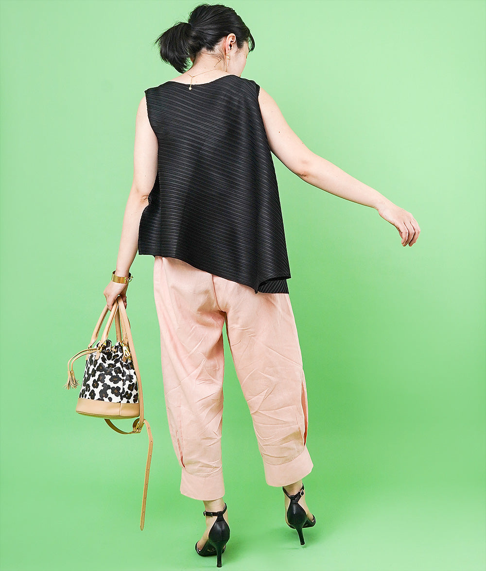【SALE】Sleeveless ashes tops with satin pleats