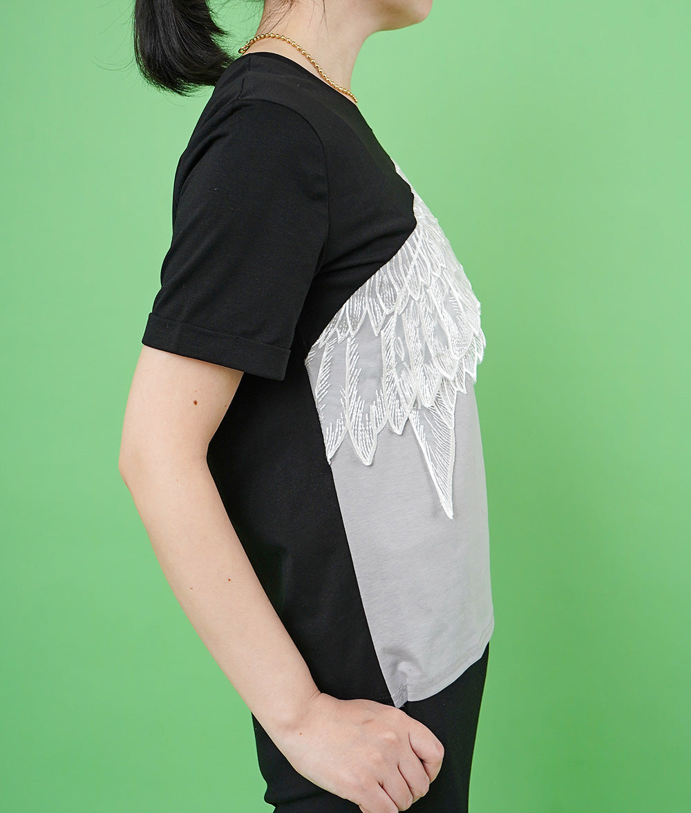 Flapping feather lace T-shirt