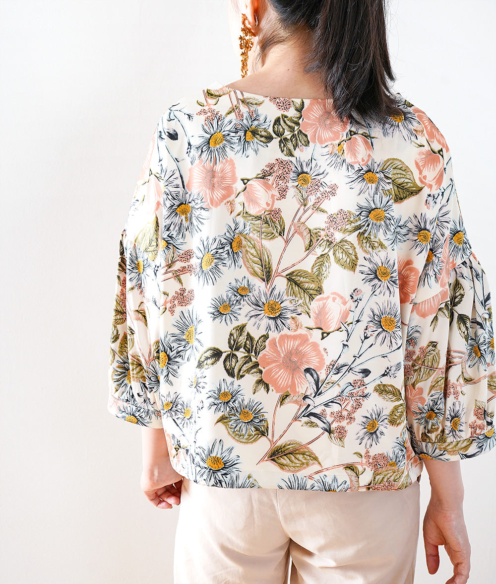 A soft, thick blouse with a simple flower that gently shines