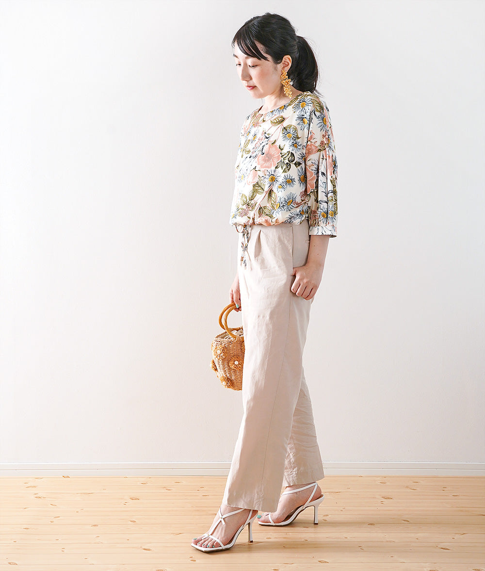 A soft, thick blouse with a simple flower that gently shines