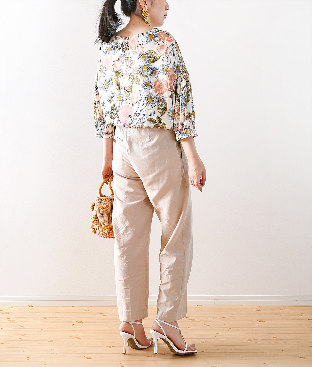A soft, thick blouse with a simple flower that gently shines