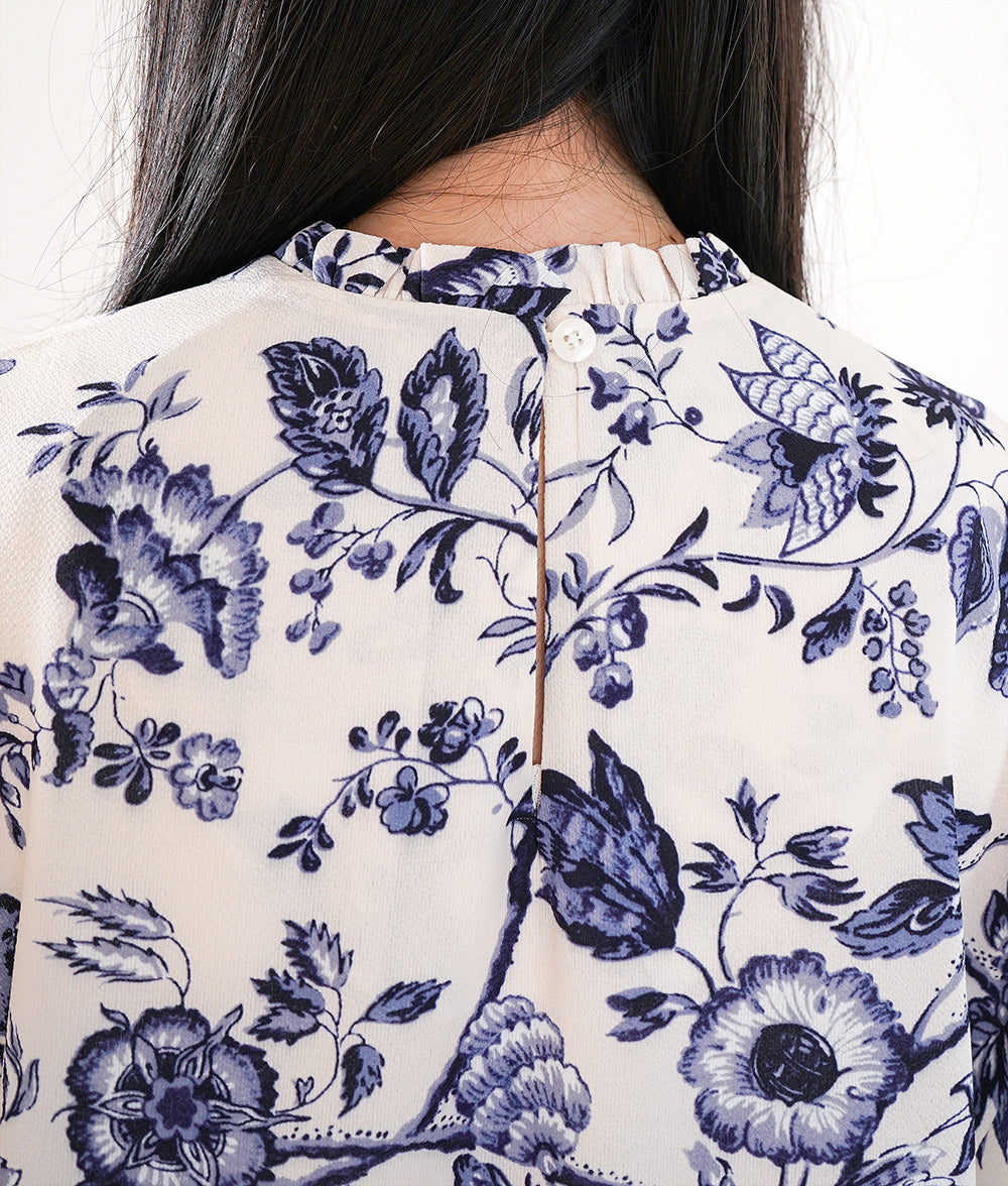 Frilled blouse with porcelain pattern