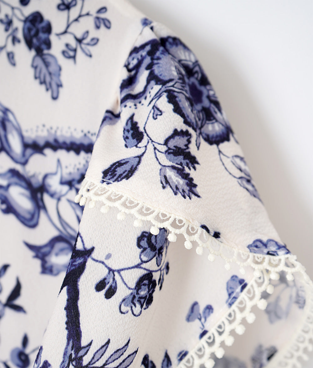 Frilled blouse with porcelain pattern