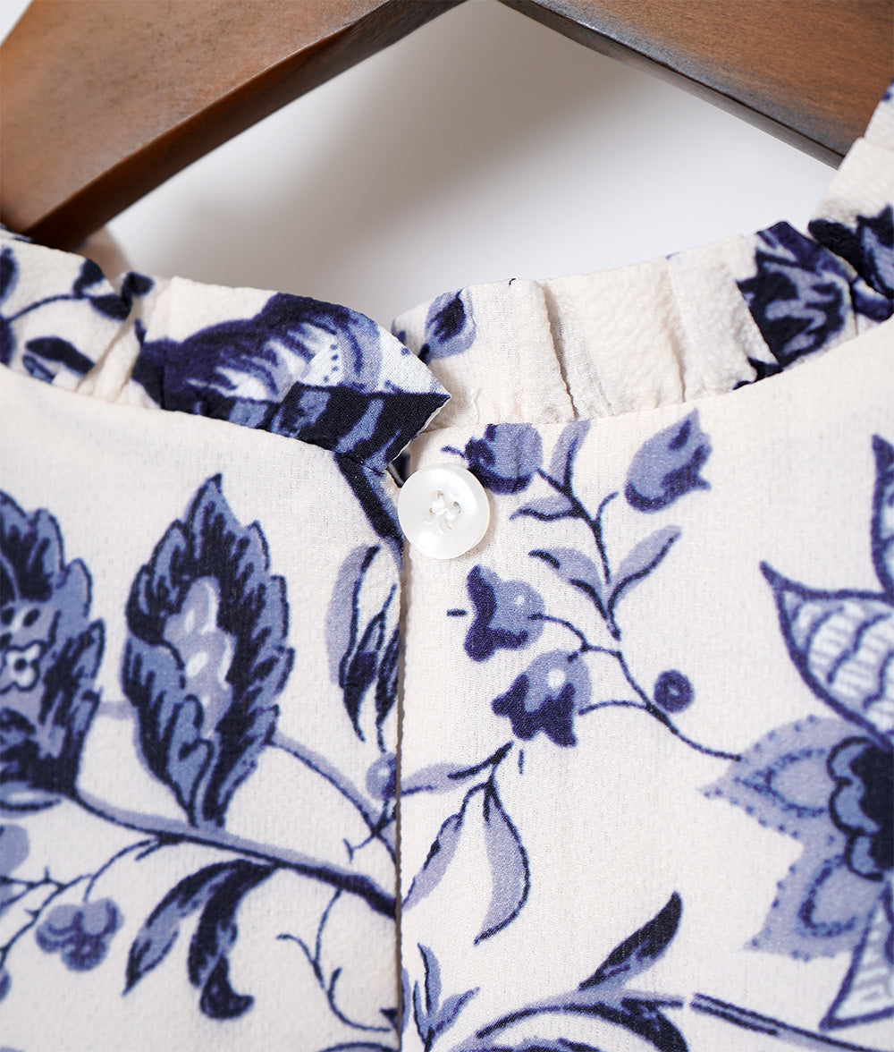 Frilled blouse with porcelain pattern