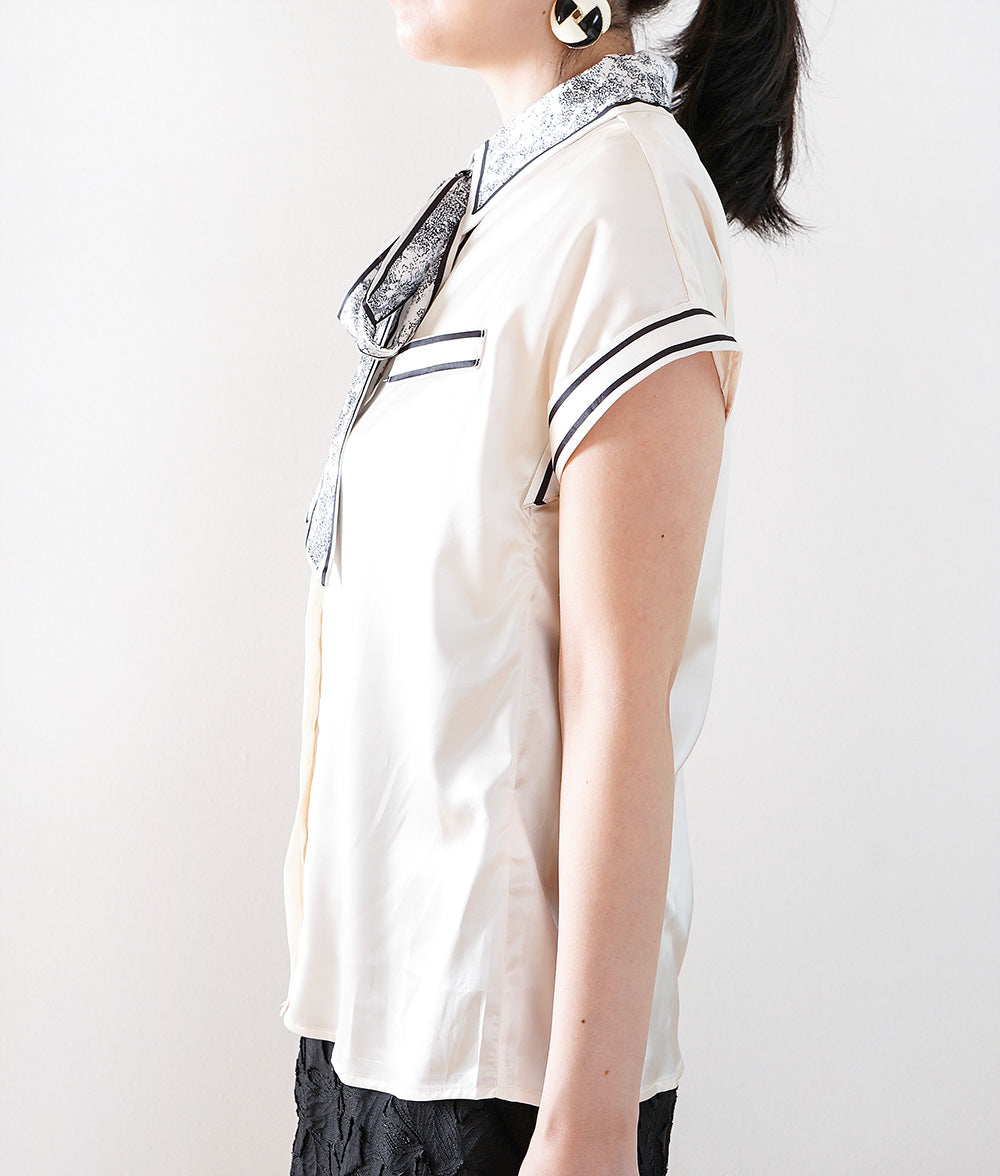 Smooth Glossy Tree Print Bowtie Blouse