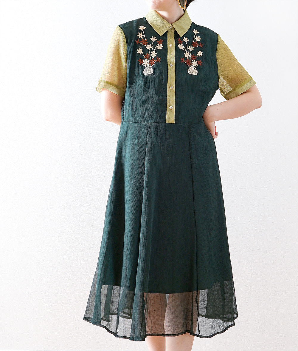 【SALE】Contrast is impressive Green dress with flower embroidery