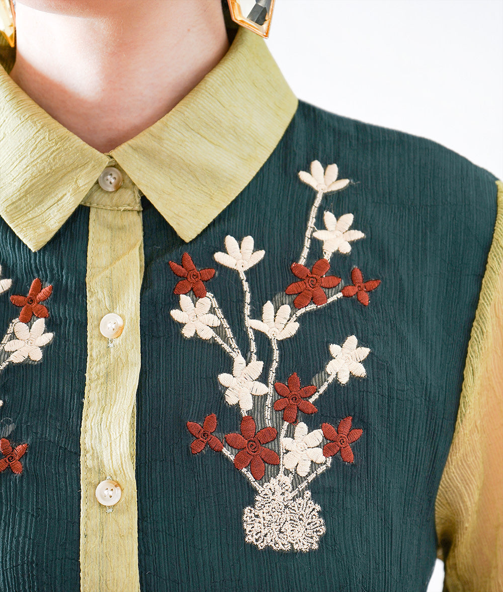 【SALE】Contrast is impressive Green dress with flower embroidery