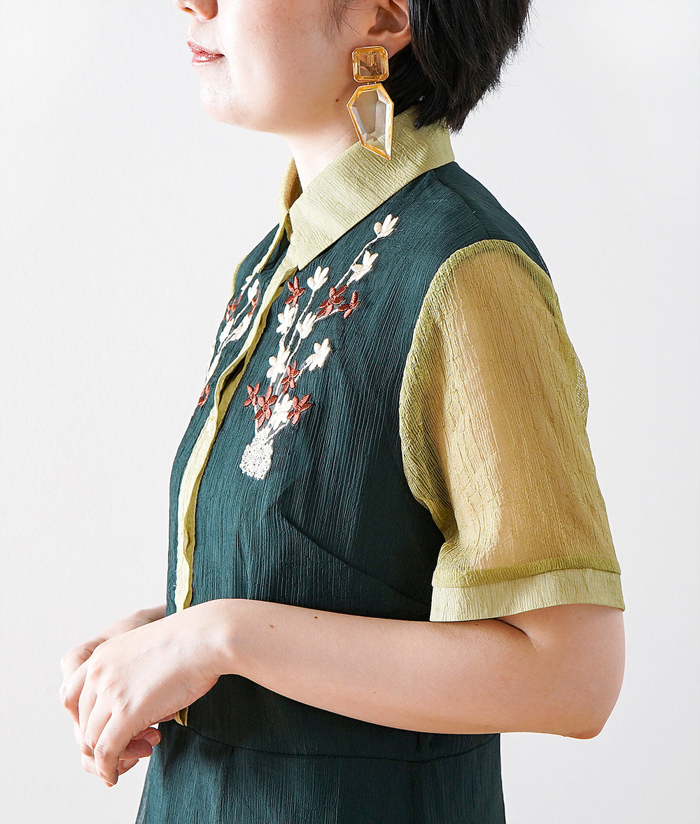 【SALE】Contrast is impressive Green dress with flower embroidery