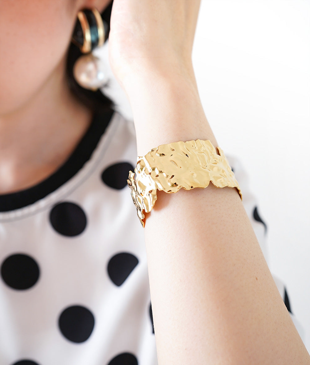 Glitter Gold color wide bangle