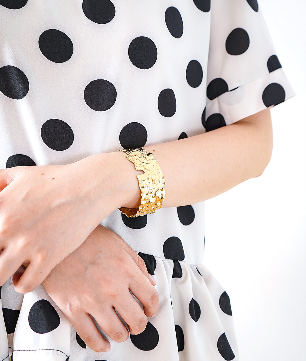 Glitter Gold color wide bangle