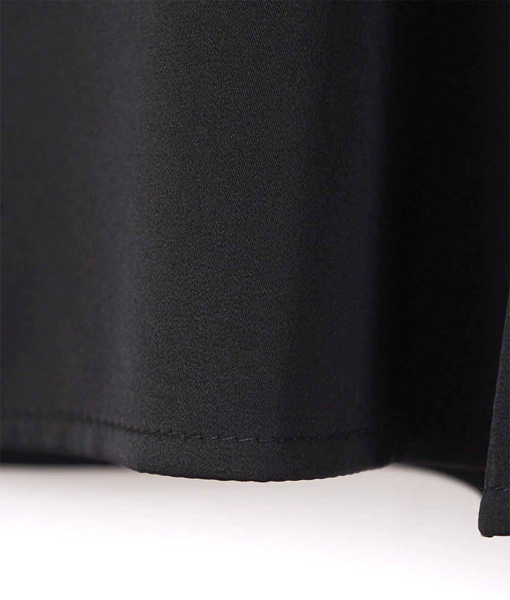 Glossy blouse with embroidery and cross lines