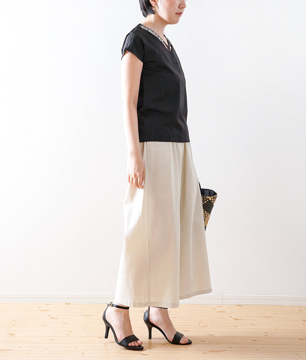 Glossy blouse with embroidery and cross lines