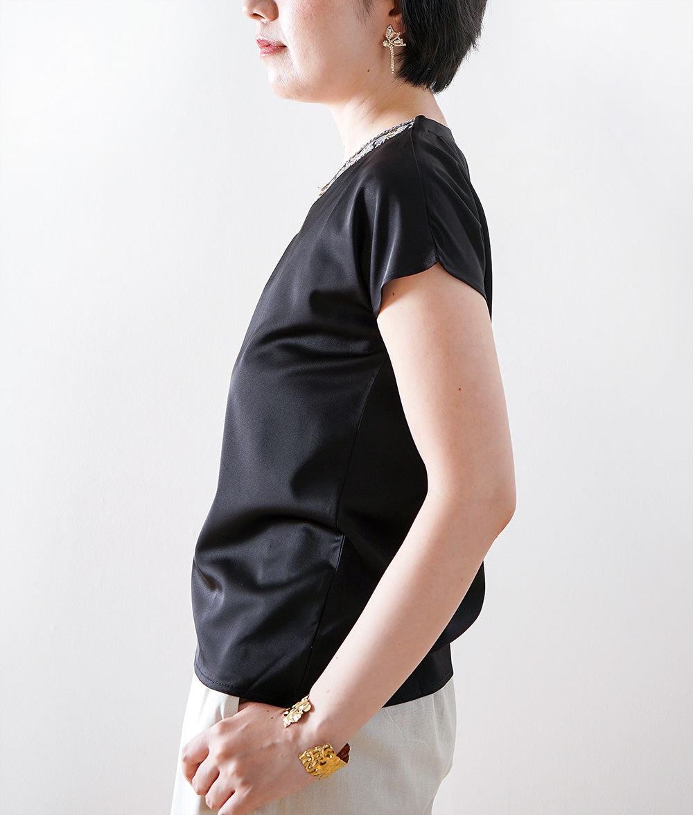 Glossy blouse with embroidery and cross lines