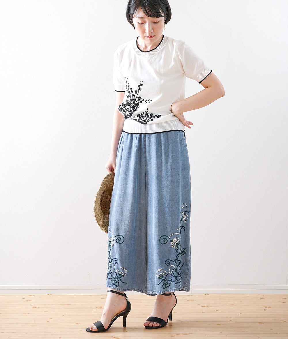 Cropped wide pants with floral embroidery