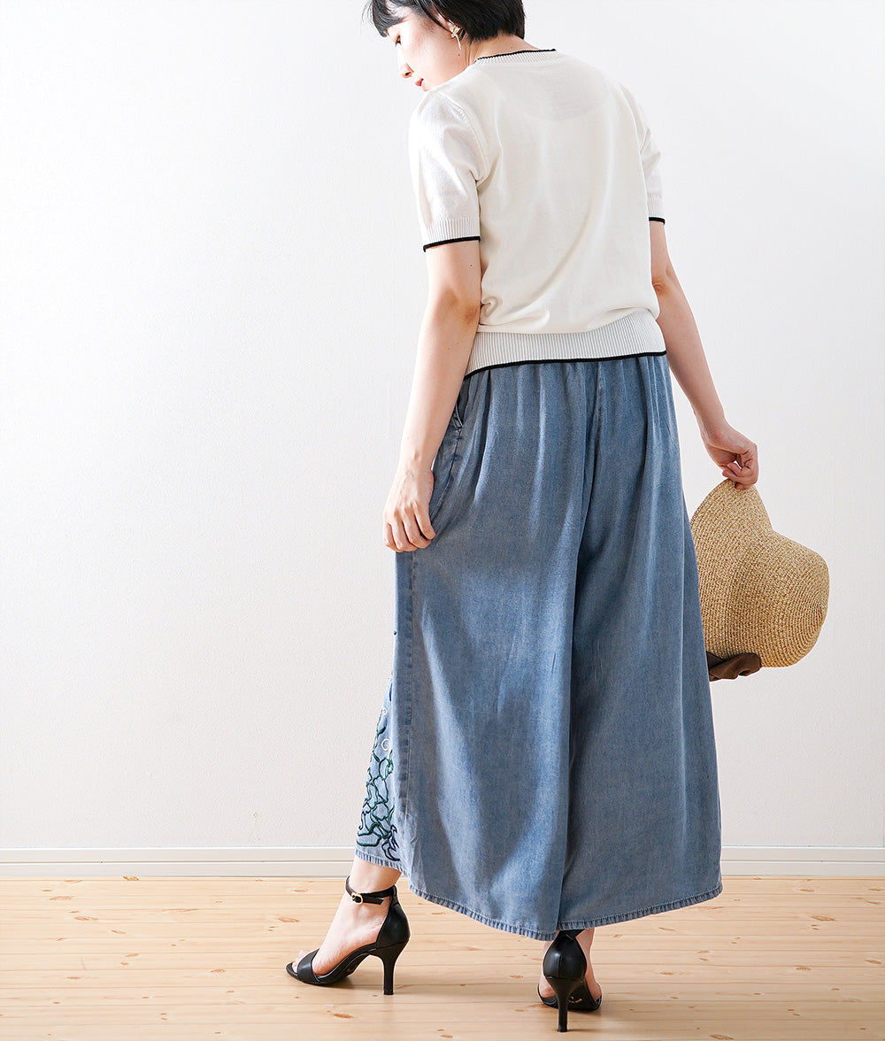 Cropped wide pants with floral embroidery