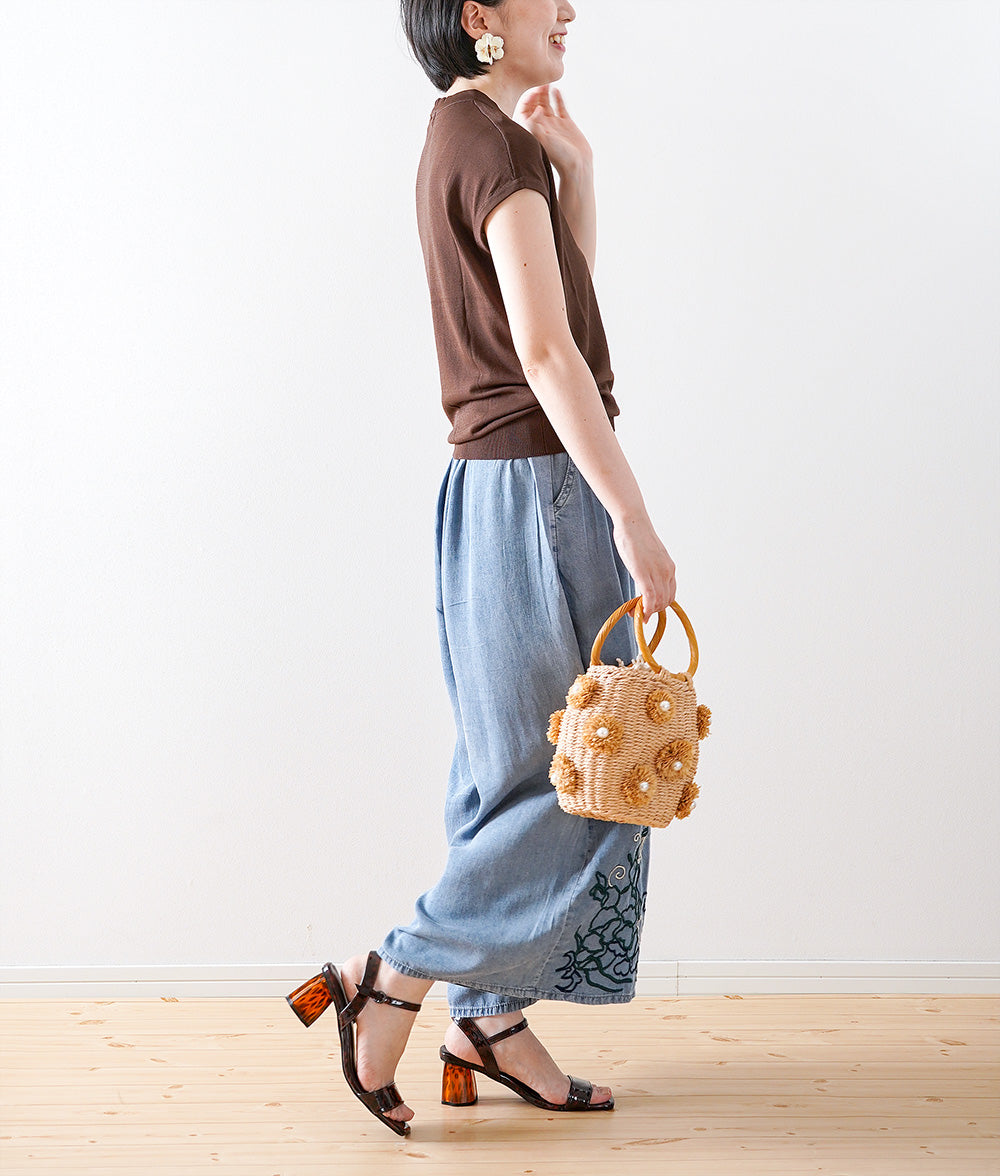 Cropped wide pants with floral embroidery