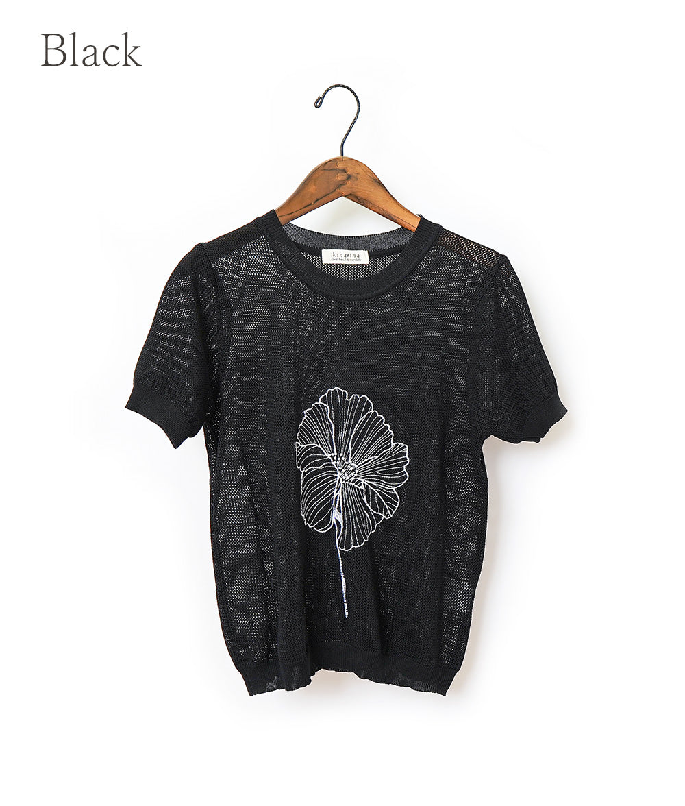 Summer knit in which a single flower blooms