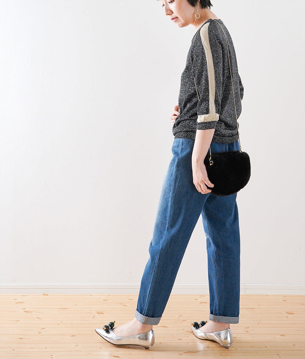 Glittering shoulder line lamé knit