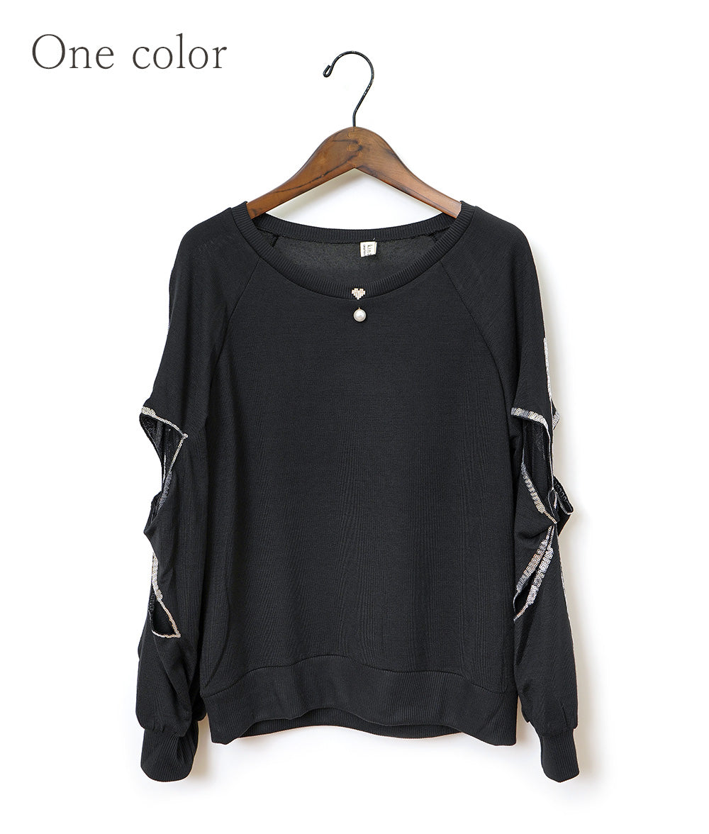 Flower-shaped sheer knit that fascinates through