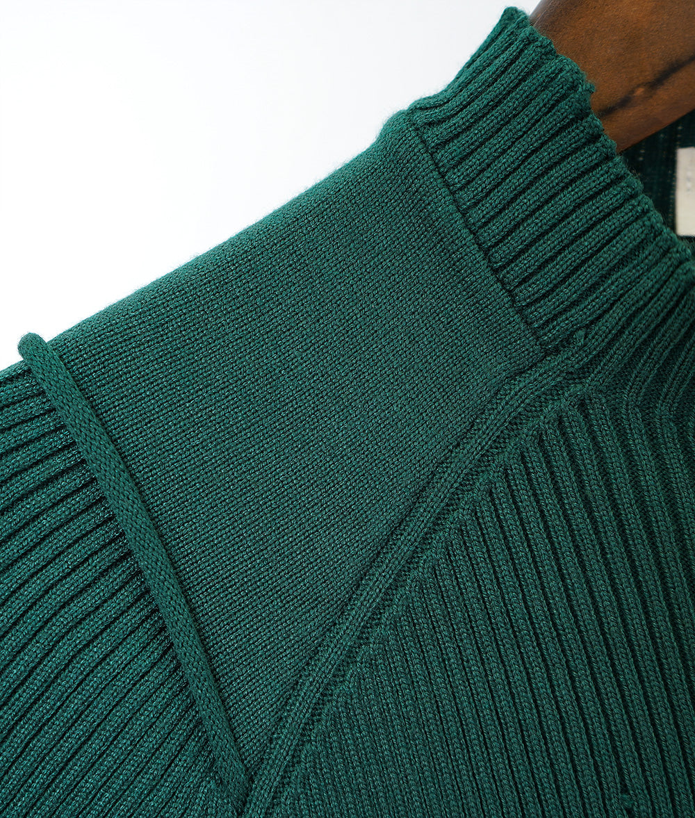 Knit dress with retro and gorgeous arrangement