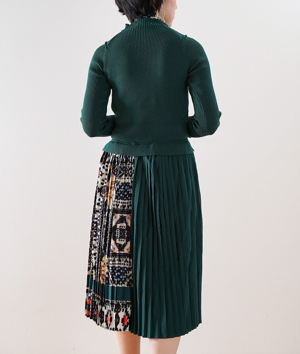 Knit dress with retro and gorgeous arrangement
