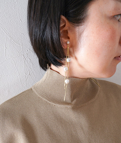 Dangling pearl earrings