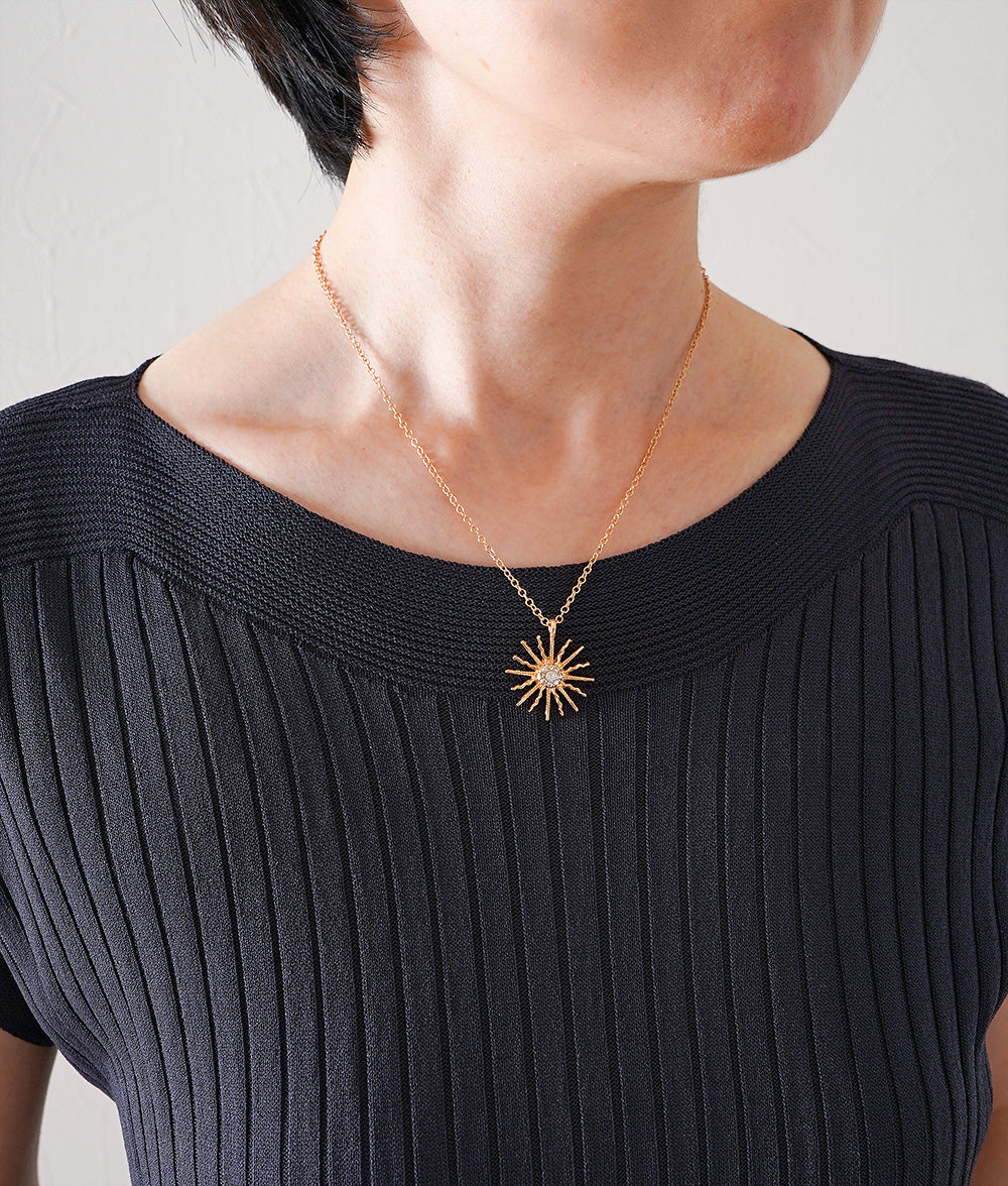 Necklace that shines like the sun