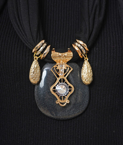 Aristocratic stone necklace