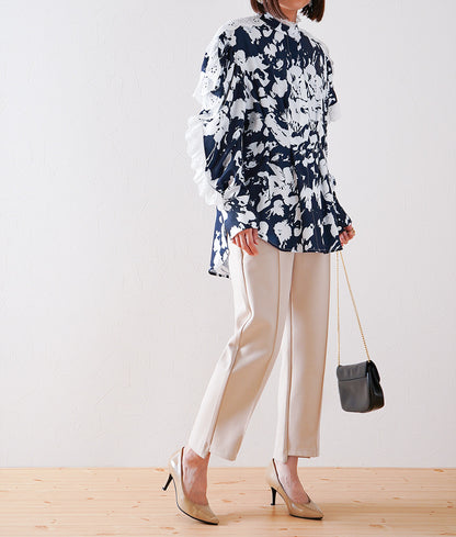 Floral blouse with lace and power shoulders