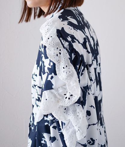 Floral blouse with lace and power shoulders