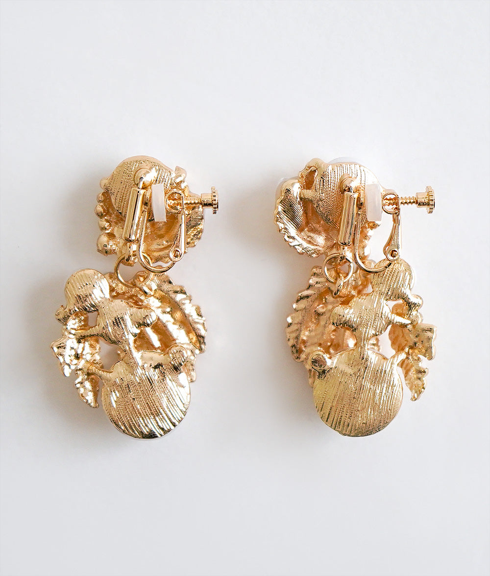 Gorgeous pearl and leaf earrings
