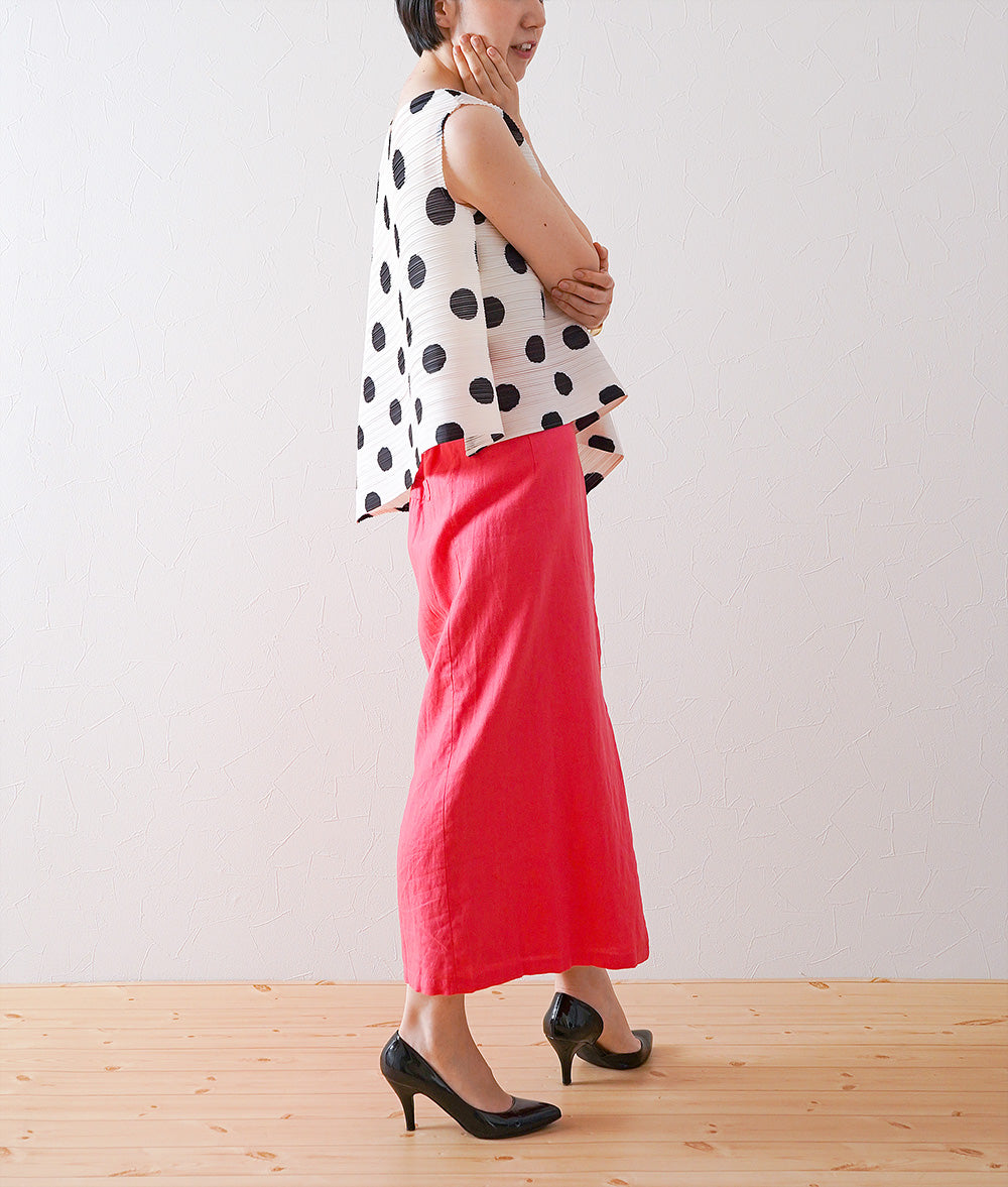 Large polka dot pleated top