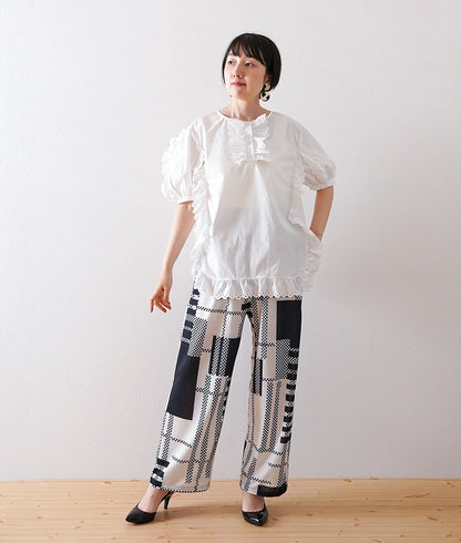 Blouse with a row of flowers