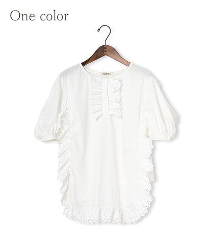 Blouse with a row of flowers
